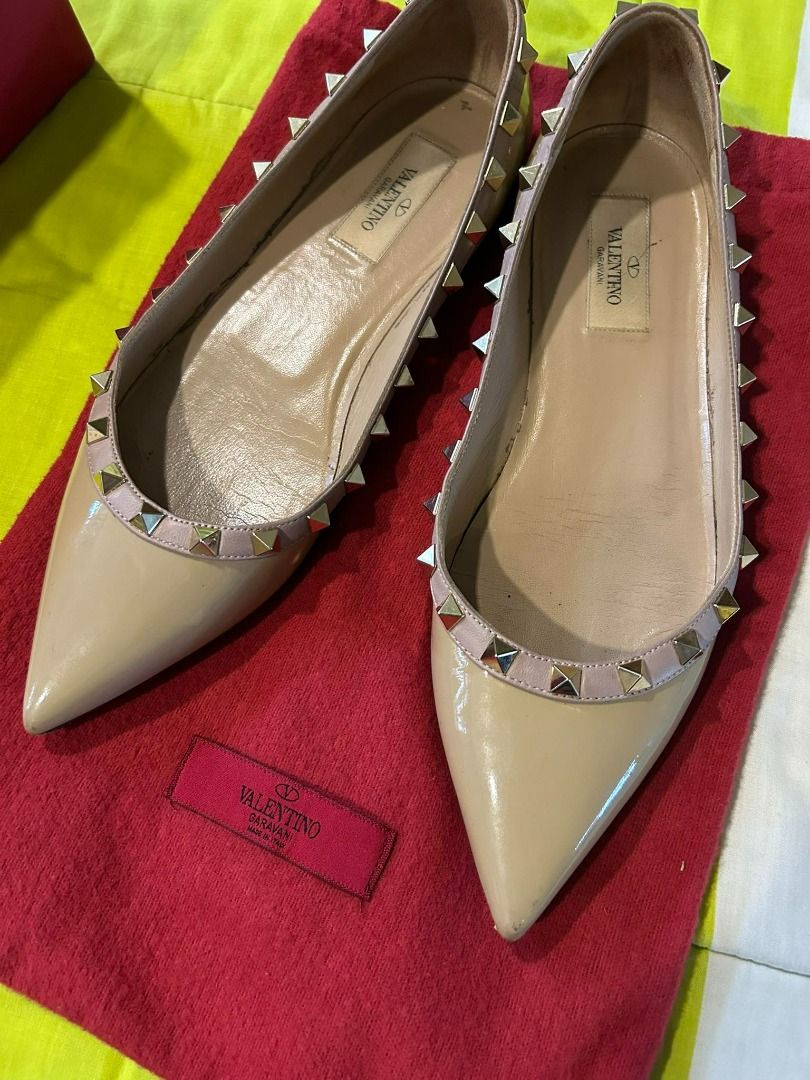 Valentino Rockstud Flats (Category: Sneakers & Footwear) located in Makati City. Submitted by andre_esque (Listing ID 1266253012, Image 2). Description: Size 38, bought 2022 Comes complete with box and all contents Authentic.