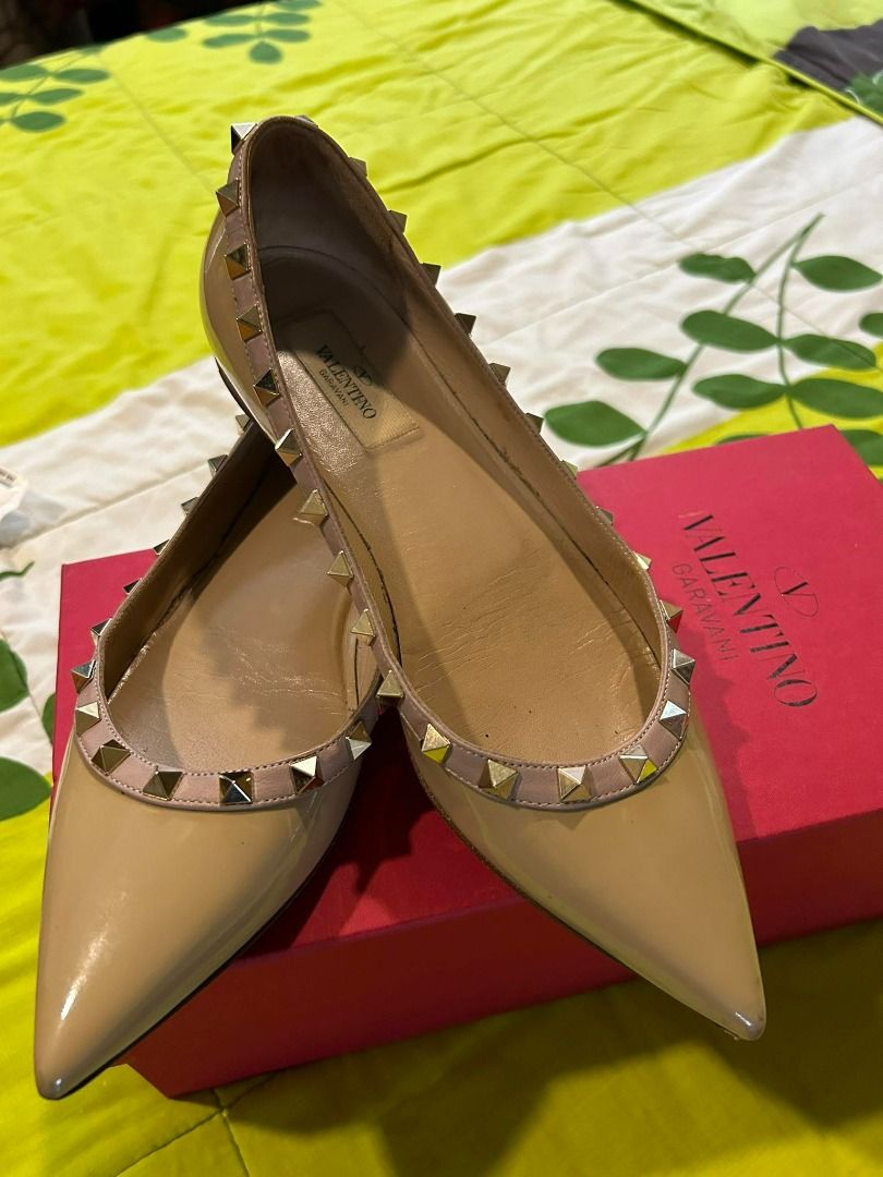 Valentino Rockstud Flats (Category: Sneakers & Footwear) located in Makati City. Submitted by andre_esque (Listing ID 1266253012, Image 3). Description: Size 38, bought 2022 Comes complete with box and all contents Authentic.