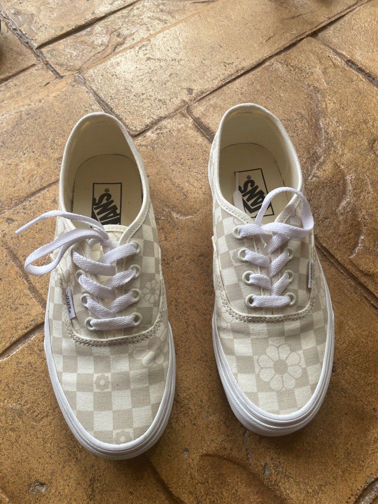 Checkerboard vans hotsell laces womens