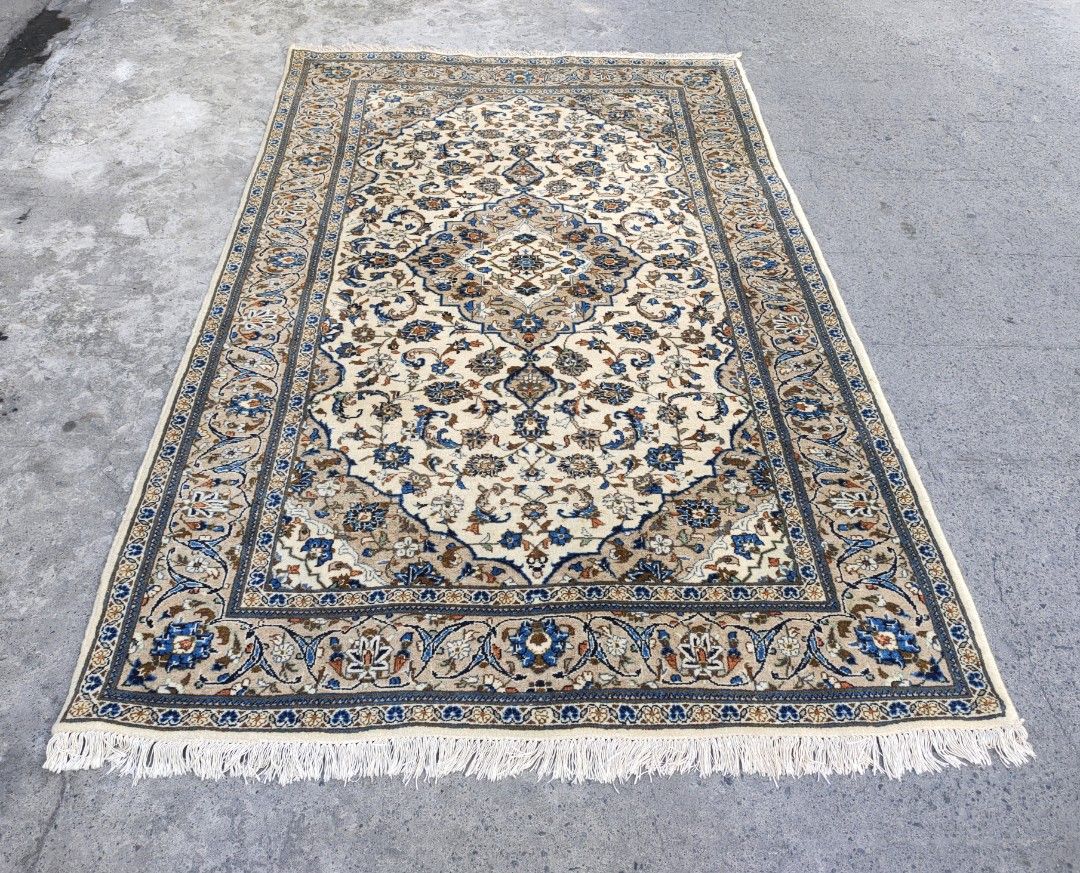 Vintage Hand Knotted Kashan Persian Rug, Carpet, Furniture & Home Living,  Home Decor, Carpets, Mats & Flooring on Carousell