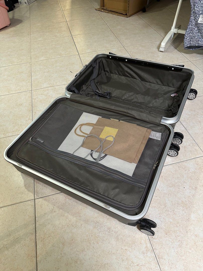 28 inch Winpard Luggage, Hobbies & Toys, Travel, Luggage on Carousell