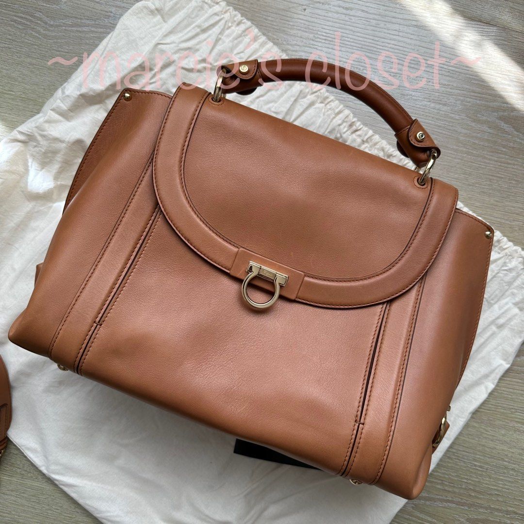 Ferragamo suzanna bag store