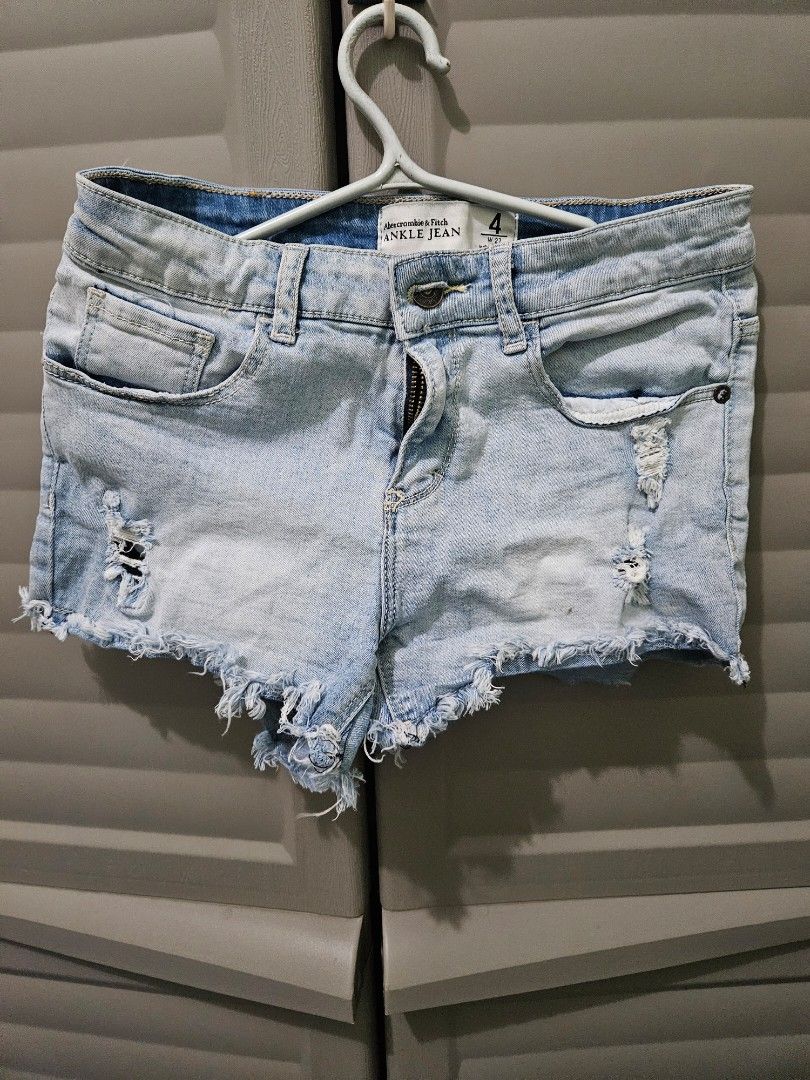 Abercrombie & Fitch shorts (Category: Shorts) located in Taguig. Submitted by gracecdb (Listing ID 1266568592, Image 1). Description: for kids size 4 like new.