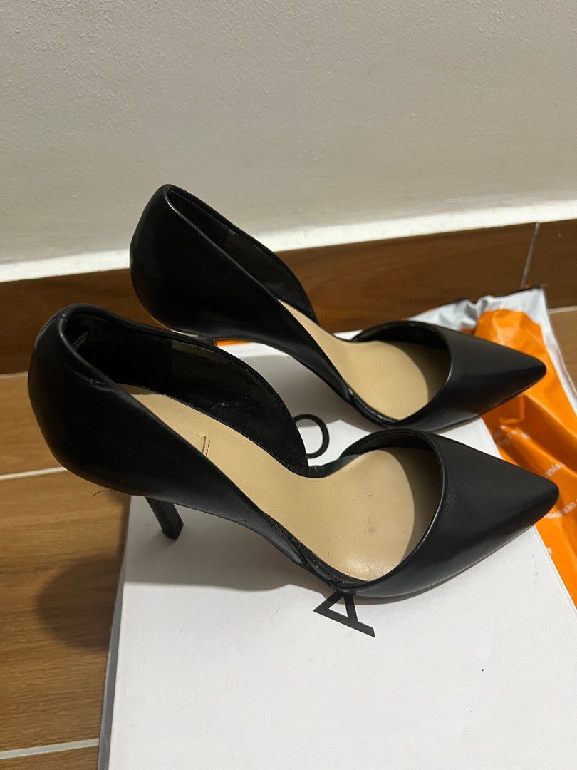 Aldo store black pumps