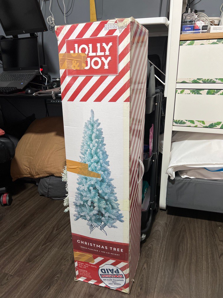 Beautiful turquoise Spotlight Christmas tree., Furniture & Home Living