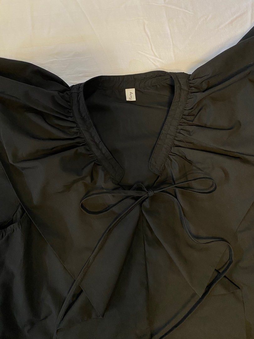 Black Ruffle Oversize Collared Blouse (Category: Blouses) located in San Pedro. Submitted by 2chic (Listing ID 1266495204, Image 2). Description: Fits: XS - M 💰: GCash 🚚: Gogo Express / Lalamove (SF c/o Buyer) FOR YOUR INFORMATION * Item’s actual color may slightly vary, due to different device screen settings *Read the item description carefully *No proof of payment, No shipping *No return, No exchange PM for inquiry, enjoy shopping! Thank you
