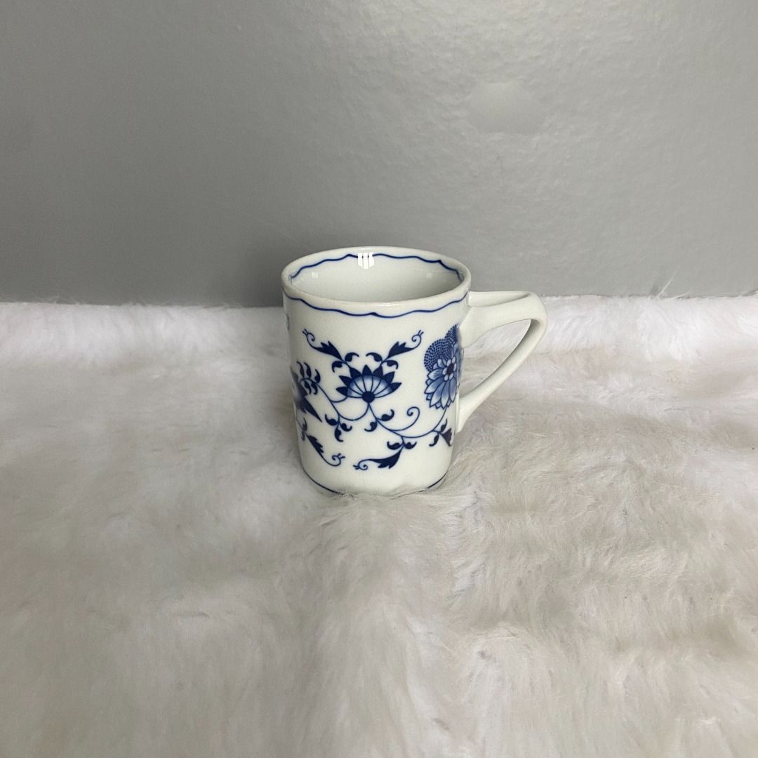 Blue Danube Vintage White Blue Onion Mug (Category: Coffee & Tea Tableware) located in Consolacion. Submitted by posh_avenue_home (Listing ID 1266591998, Image 1). Description: In very good condition. From Japan. 3.25" x 2.25". 100% authentic!!!.