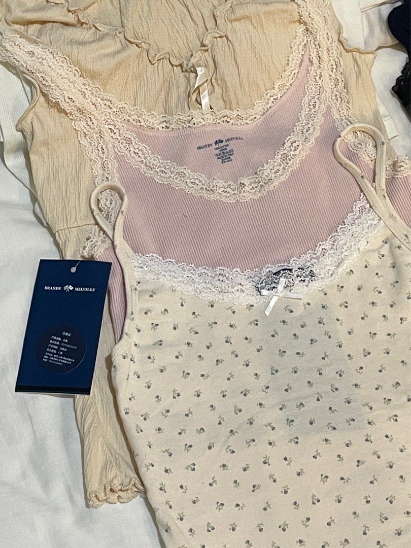 BM代購🎀現貨🎀beyonca lace tank 粉色蕾絲吊帶背心義大利製Brandy Melville, 她的時尚, 上衣, 背心在旋轉拍賣