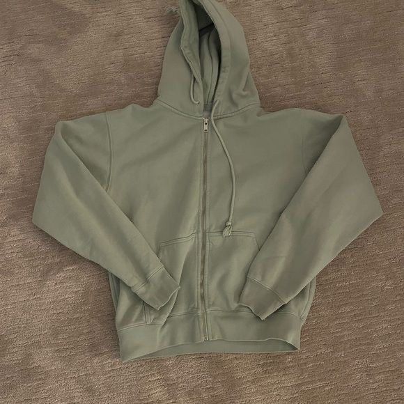 authentic brandy melville seafoam green christy jacket zip up, Women's  Fashion, Coats, Jackets and Outerwear on Carousell