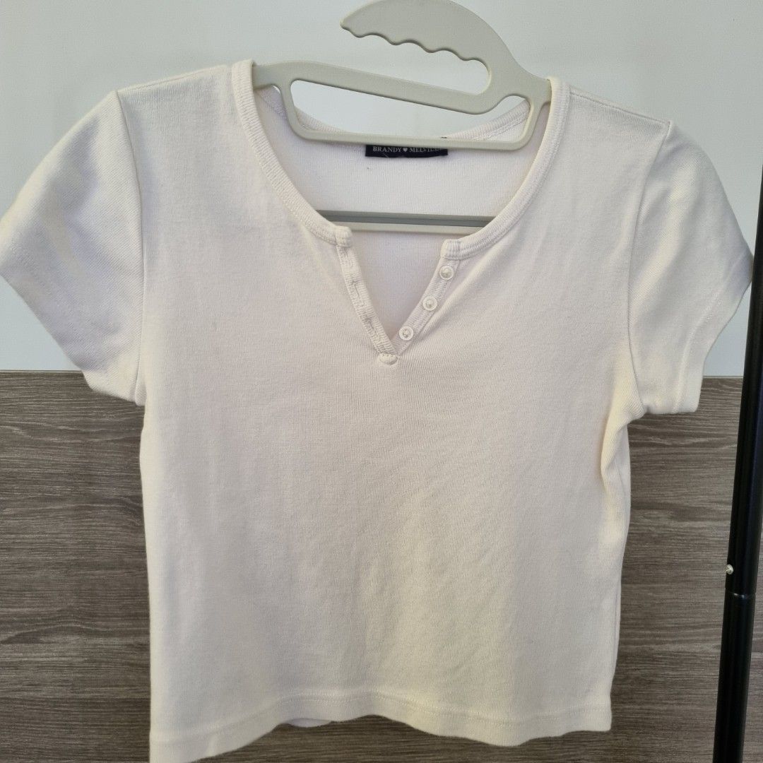 Brandy Melville white crop top t shirt, Women's Fashion, Tops