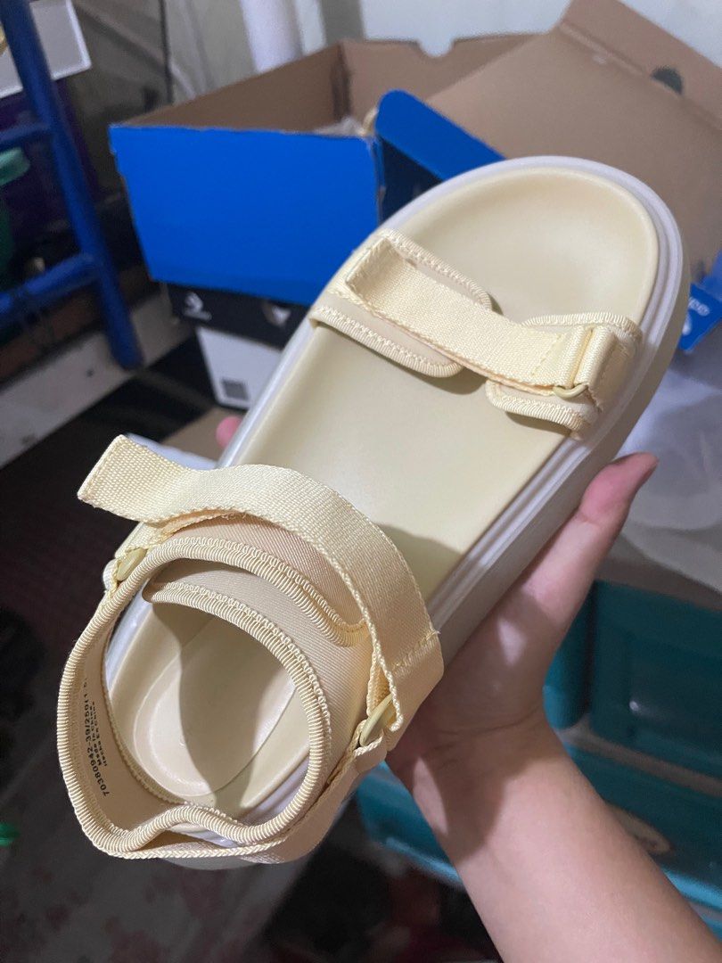 Yellow sandals size 9 outlet