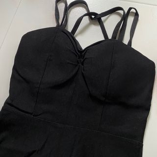 [clearance] Strappy black padded mini dress