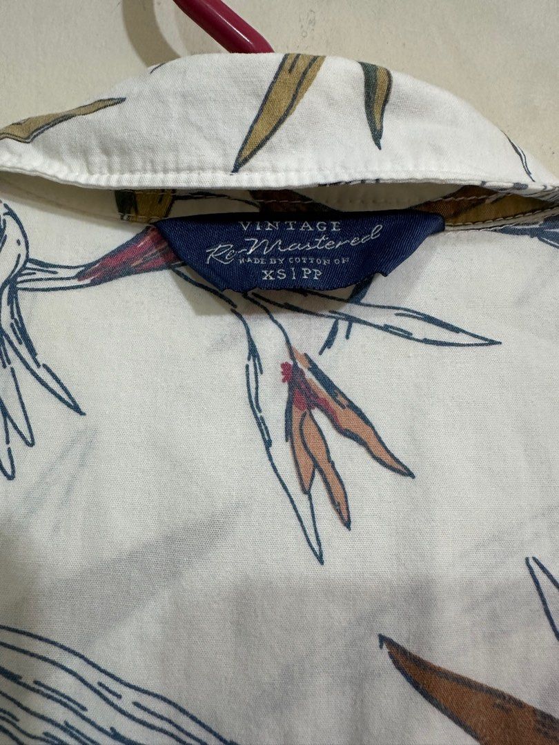 Cotton On Polo Shirt (tropical) (Category: Tshirts & Polo Shirts ) located in Manila. Submitted by jaydeeyuri (Listing ID 1266464601, Image 2). Description: Only used this during beach trips Perfect for summer vacation Bought directly from the store XS but can fit 5'10 slim guys.