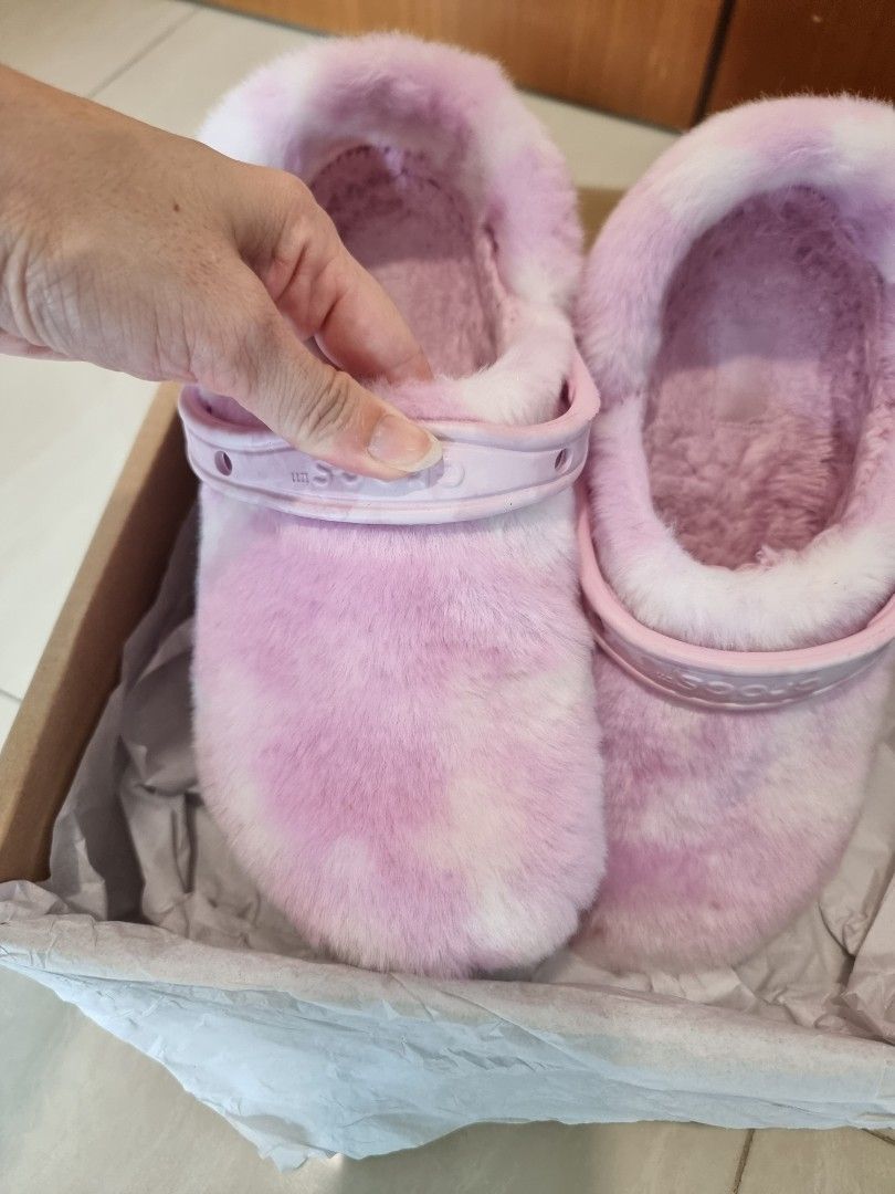 Crocs store pink fur