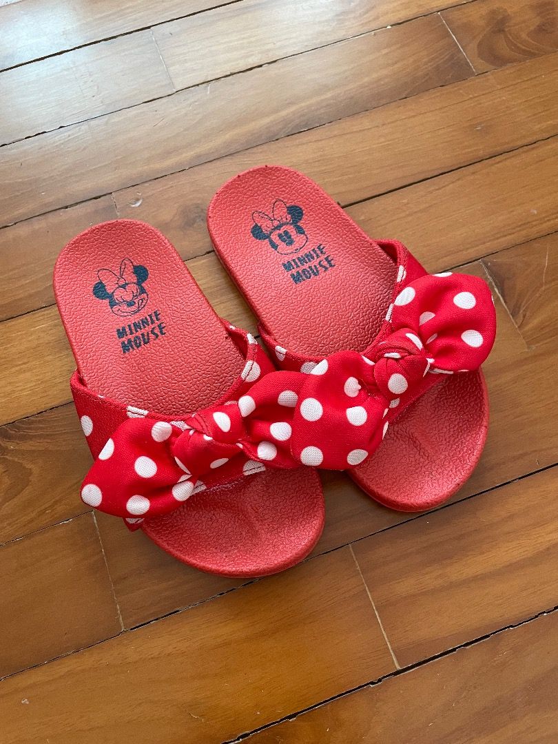Red minnie on sale mouse slippers