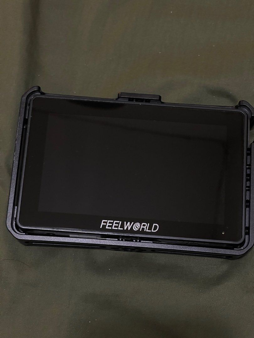 Feelworld F5 Pro V2 monitor With cage, Photography, Photography ...
