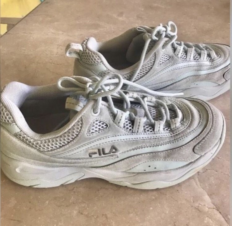 FILA GRAY SNEAKERS SHOES DISRUPTORS Women s Fashion Footwear Sneakers on Carousell
