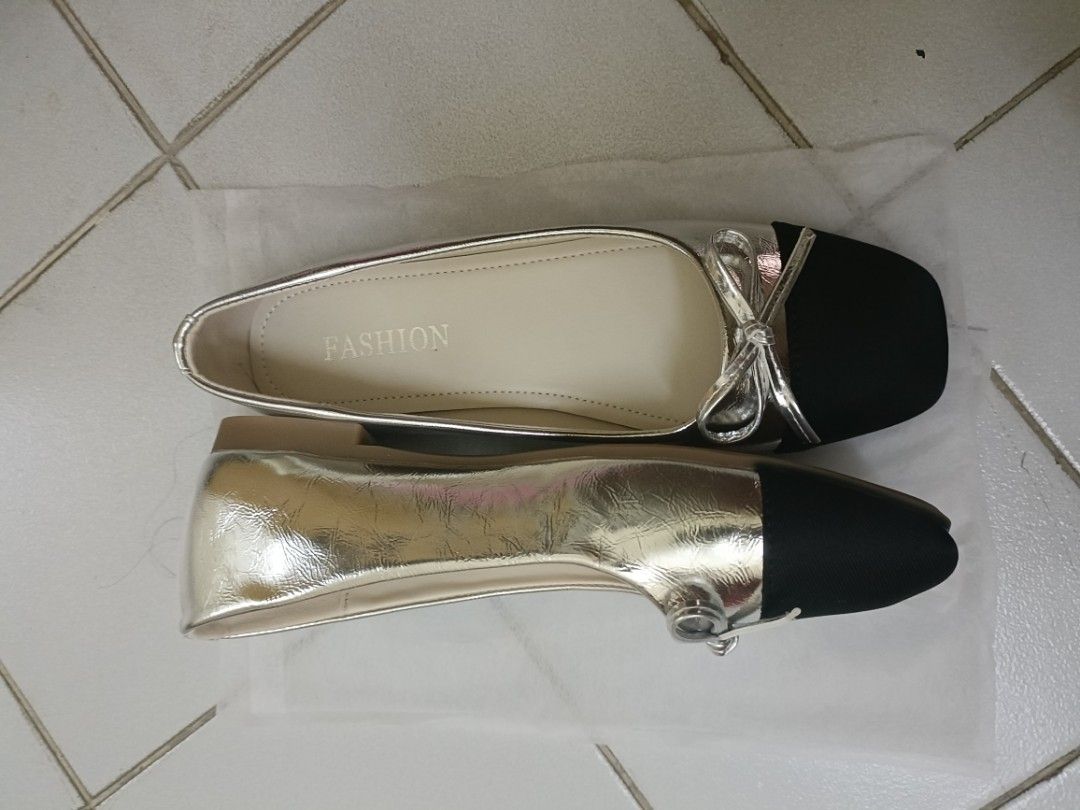 Silver flat 2025 shoes size 7