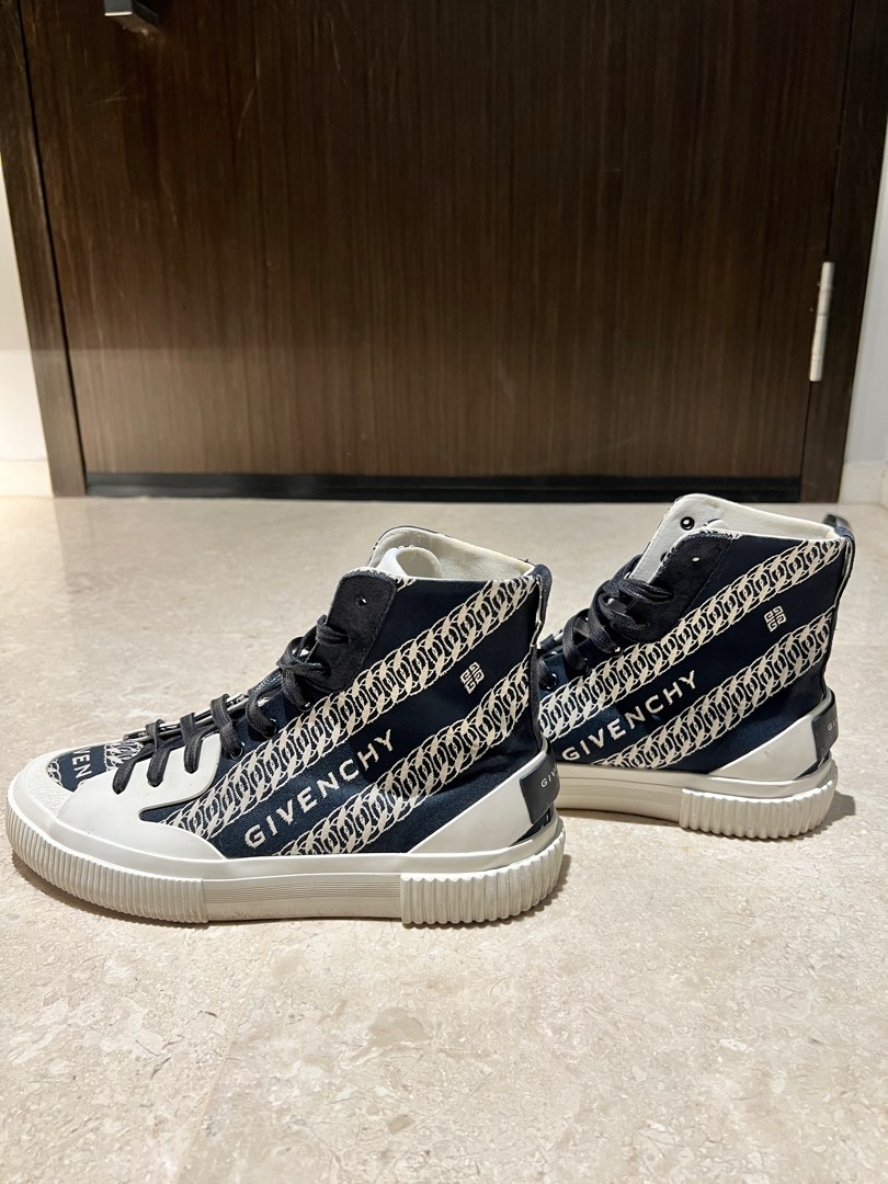 Givenchy Tennis Light