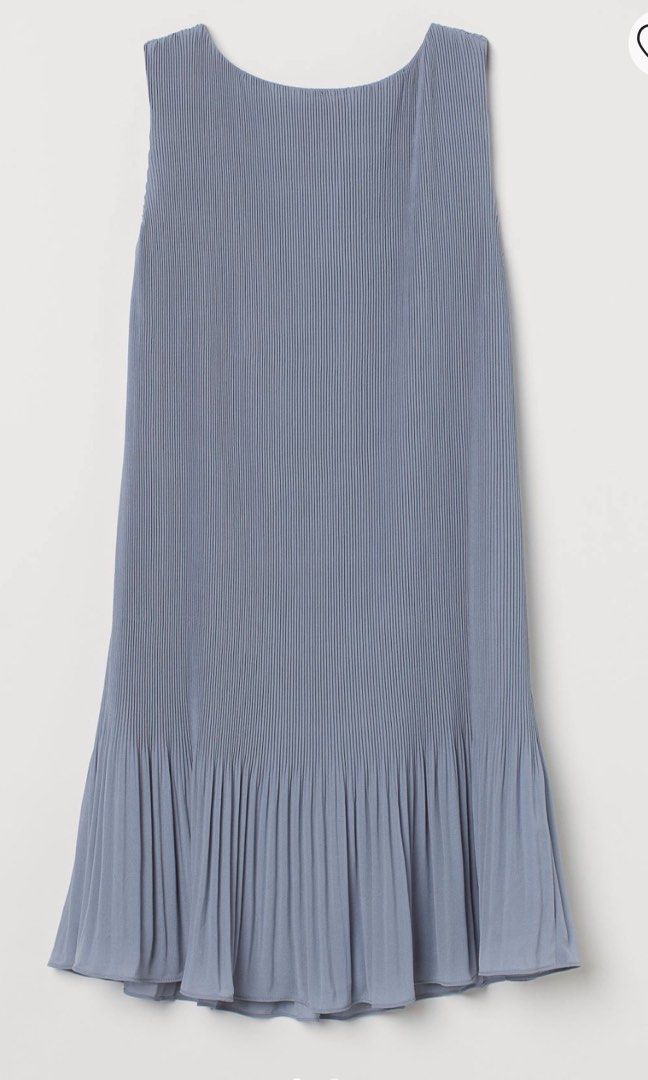H&M Pleated Shift Dress - Pigeon Blue (Category: Dresses) located in Las Pinas. Submitted by bsky96 (Listing ID 1266562001, Image 2). Description: Rfs: Impulse buy!! can be worn in a casual or office setting :).