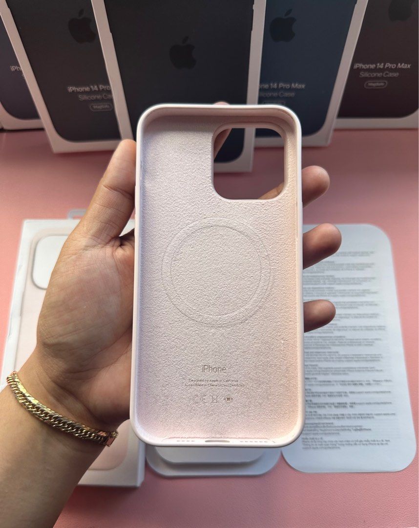 iPhone 14 Pro Max Magsafe Silicone Case (Chalk Pink) (Category: Cases & Sleeves) located in Quezon City. Submitted by danii_03 (Listing ID 1266612581, Image 2). Description: .