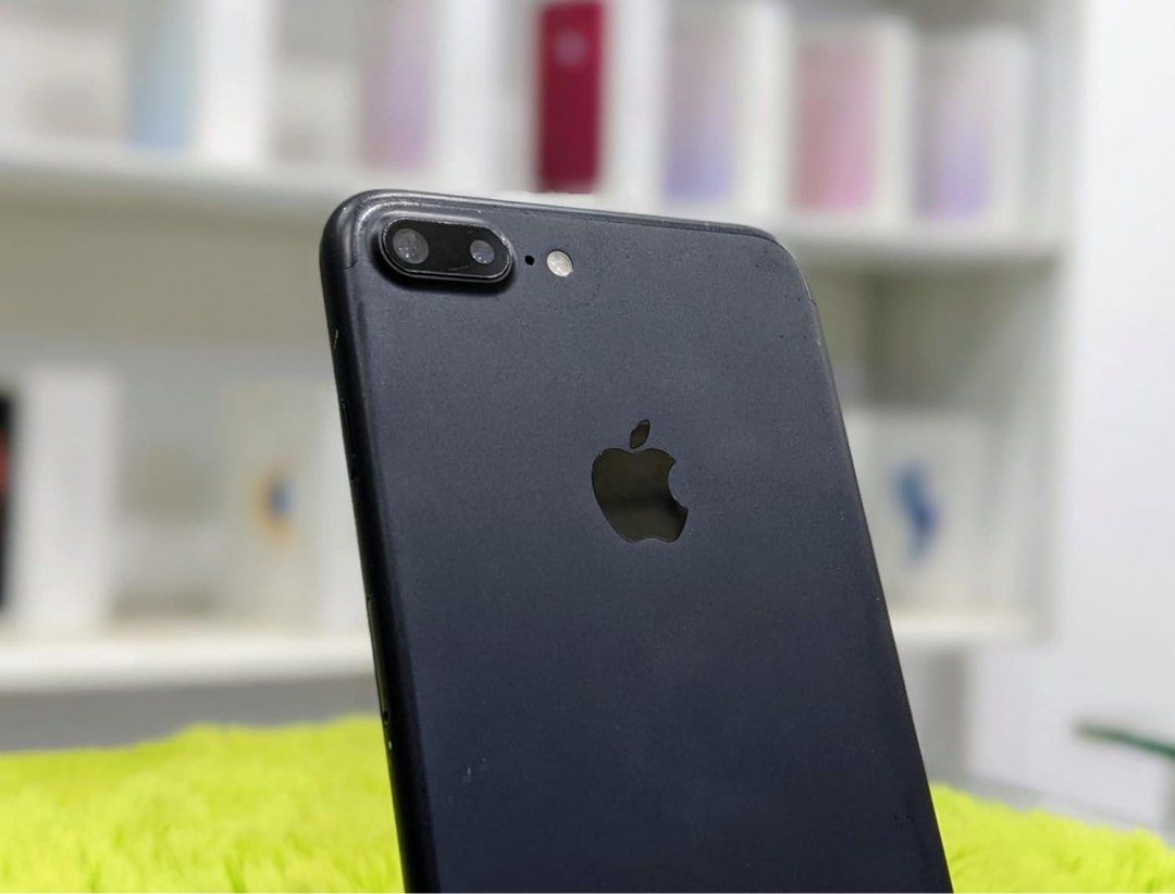 iPhone 7plus 128gb (Category: iPhone 7 Series) located in Manila. Submitted by TekiCashGadgetsph (Listing ID 1266530167, Image 3). Description: (FU) Open-line, any sim working (worldwide) - Guaranteed original iPhone not fake/copy Complete accessories with box Secondhand Good as new not abused! Presentable •Original Lcd • no issue hidden issues • no apple id / iCloud id • Good batthealth • Good cam front/back • Good Performance • Good touch id • 