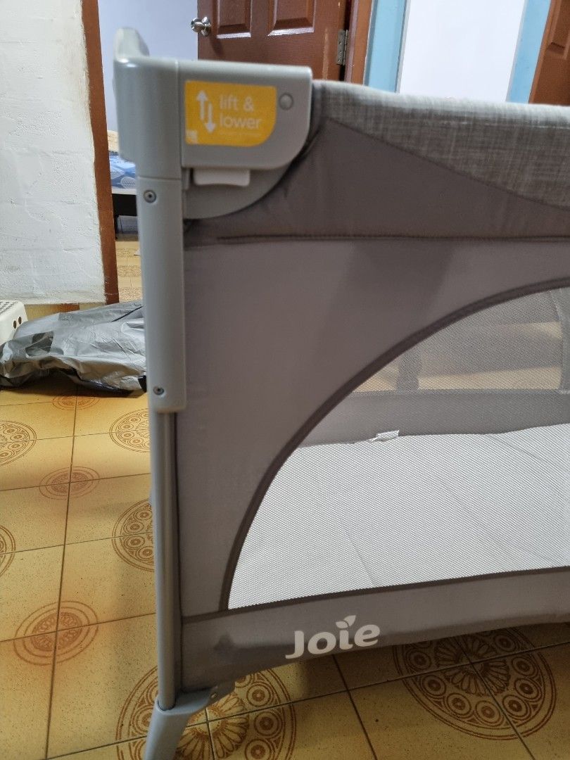 joie kubbie travel cot (light weight), Babies & Kids, Baby Nursery