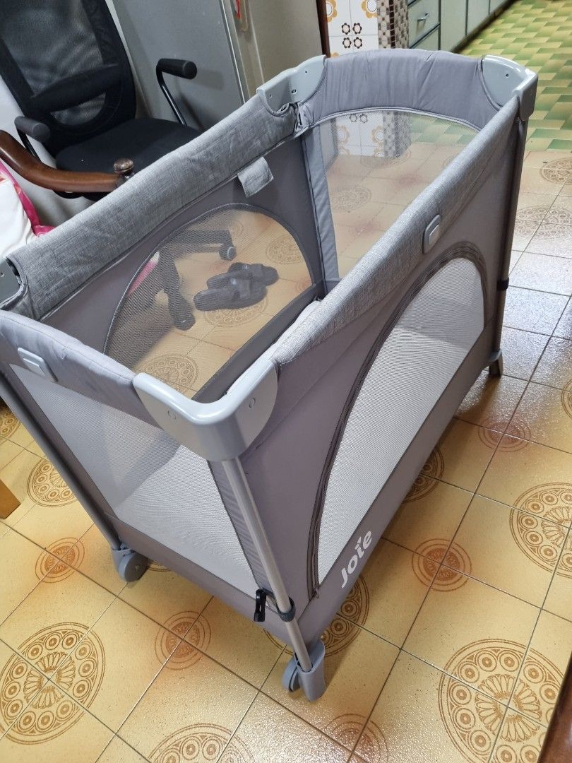 joie kubbie travel cot (light weight), Babies & Kids, Baby Nursery