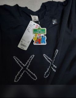 #kaws #uniqlo  正品 XL