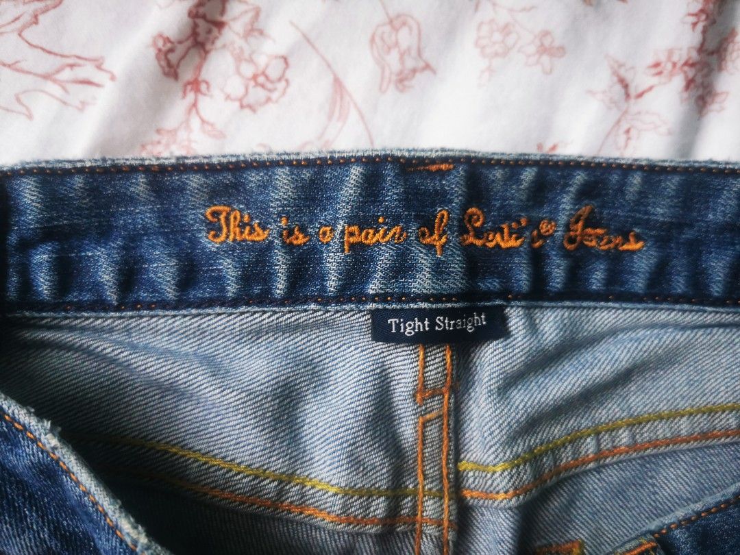 Levis Tight Straight Size 25 (Category: Jeans) located in Pasig City. Submitted by ProjectXStoS (Listing ID 1266491190, Image 3). Description: Levis Tight Straight Size 25 Low Rise, 39" length from side waist down but with fold marks at 35.5- 36" length. (Di ko pinaputol hehe. I am 5'2) Manual measure of waist, since it is low rise, is 28 but i was wearing this when i was still XS- XXS. Pls see (old) worn photo. Mode of Payment: Gcash or BDO Ship