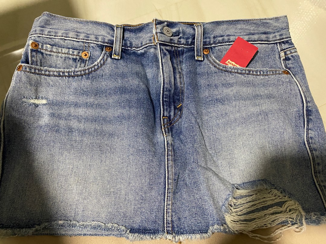 Levis Women Short denim skirt