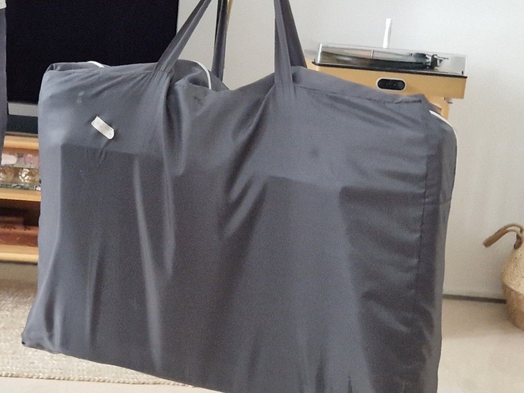 Light Weight Travel Cot / play pen, Babies & Kids, Baby Nursery & Kids