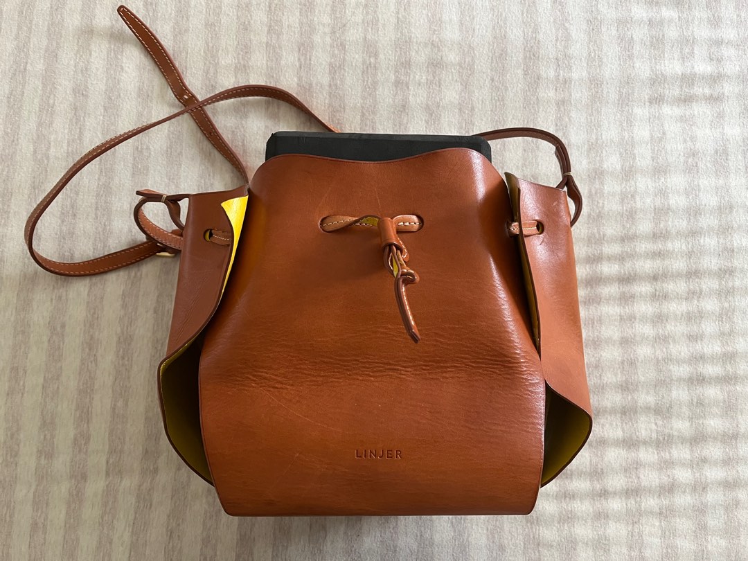Linjer sling bag store