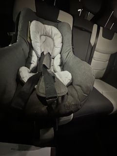 Looping Car Seat Squizz (plus Adapter and Car Seat Base)