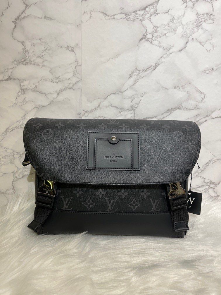 Shop Louis Vuitton Messenger Pm Voyager (Mikrie, PM VOYAGER MESSENGER BAG,  M40511) by Mikrie