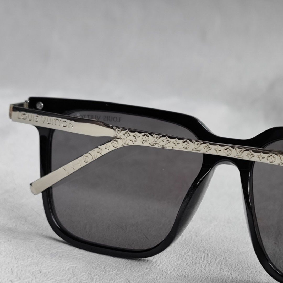 Louis Vuitton LV Rise Metal Pilot Sunglasses Silver Metal. Size U