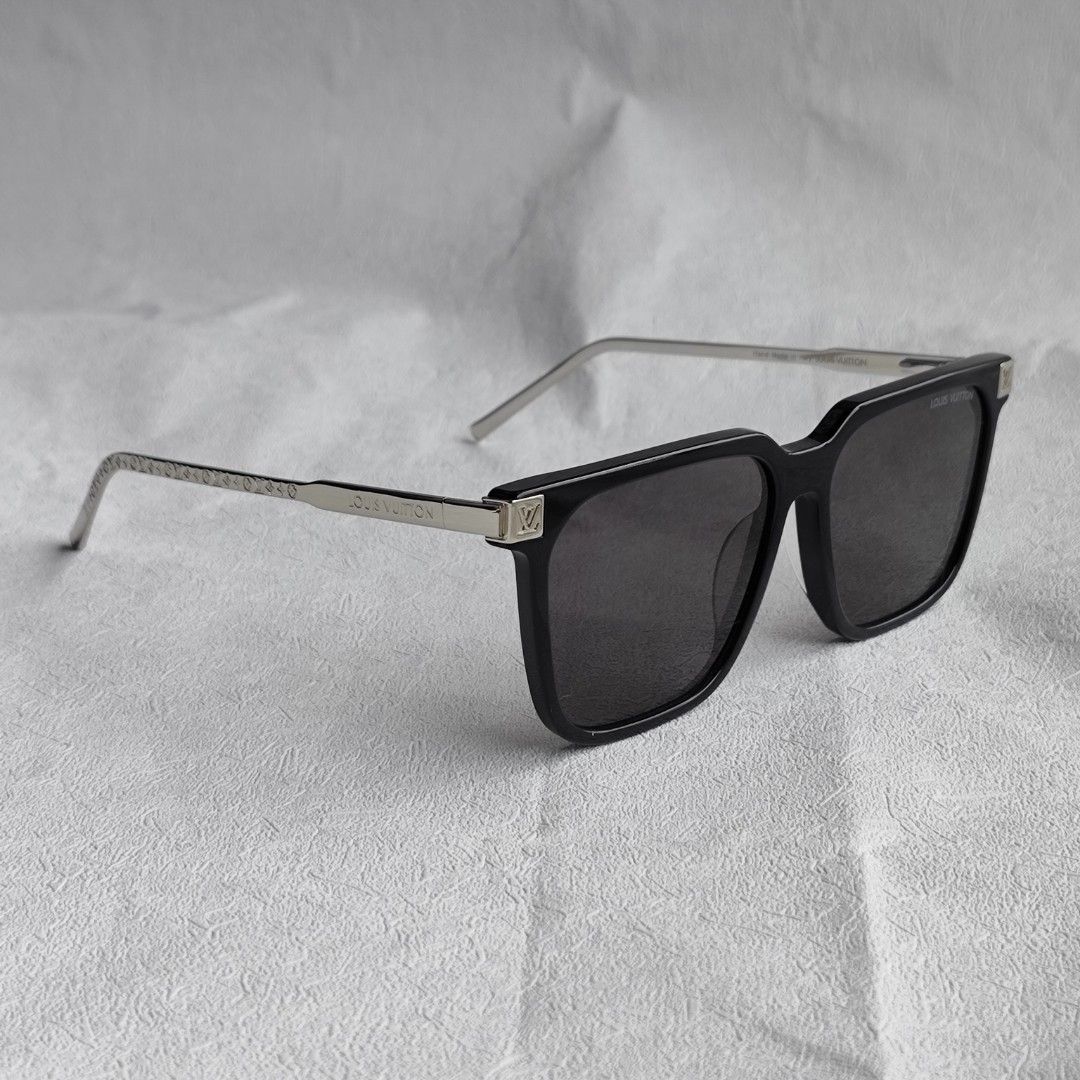 Louis Vuitton LV Rise Square Sunglasses Black Acetate & Metal. Size E