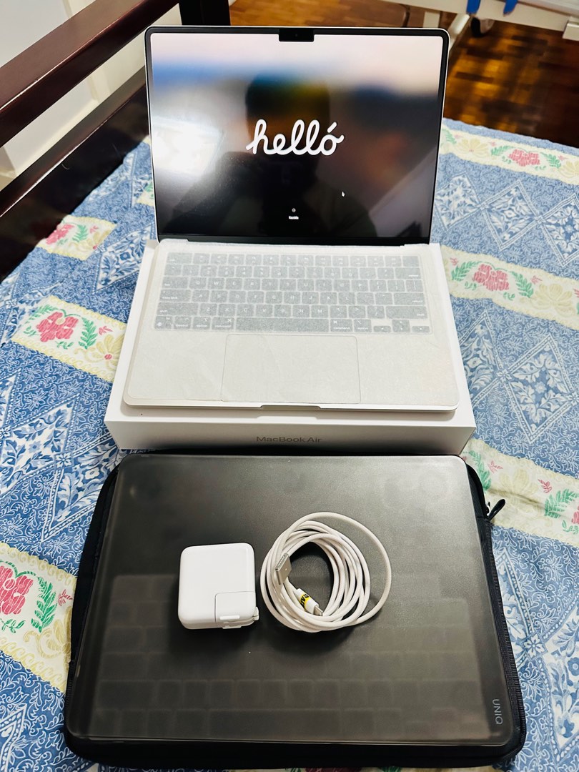 Macbook Air 13 inch (M2 Chip) Starlight, Computers & Tech, Laptops ...