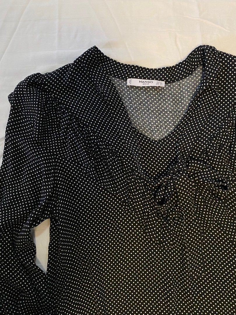 Mango Black/White Ruffle Long-sleeve Blouse (Category: Blouses) located in San Pedro. Submitted by 2chic (Listing ID 1266493533, Image 1). Description: Fits: S 💰: GCash 🚚: Gogo Express / Lalamove (SF c/o Buyer) FOR YOUR INFORMATION * Item’s actual color may slightly vary, due to different device screen settings *Read the item description carefully *No proof of payment, No shipping *No return, No exchange PM for inquiry, enjoy shopping! Thank yo