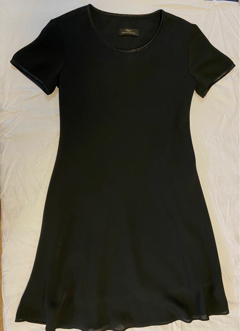 Marks and Spencer Black Double Lined Mini Dress (Category: Dresses) located in San Pedro. Submitted by 2chic (Listing ID 1266492357, Image 2). Description: Fits: S L: 82cm (when laid down) FOR YOUR INFORMATION * Item’s actual color may slightly vary, due to different device screen settings *Read the item description carefully *No proof of payment, No shipping *No return, No exchange PM for inquiry, enjoy shopping! Thank you!.