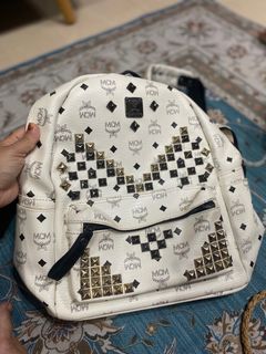 (Category: ) located in . Submitted by ananach (Listing ID 1266560090, Image 1). Description: .
