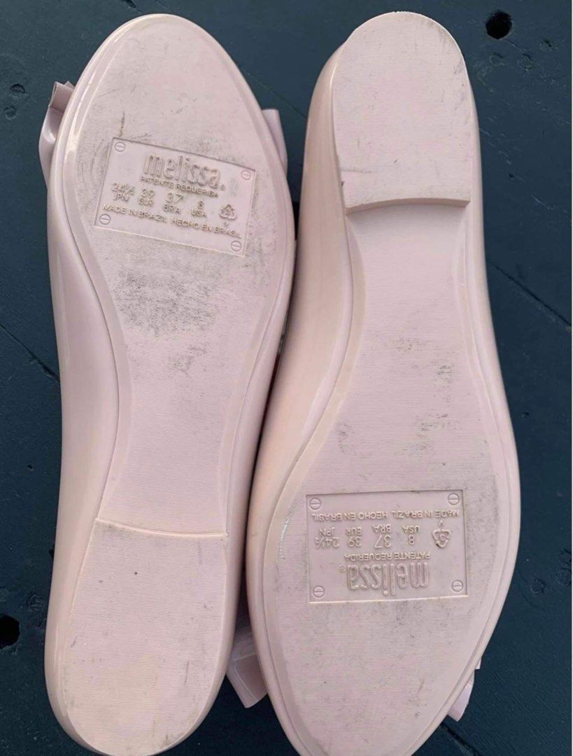Melissa Shoes Preloved (Category: Flats & Sandals) located in Marikina City. Submitted by omariecor (Listing ID 1266497060, Image 2). Description: Selling my original preloved owned melissa shoes. Size 38. Sweet bubble gum scented remain. No box. .