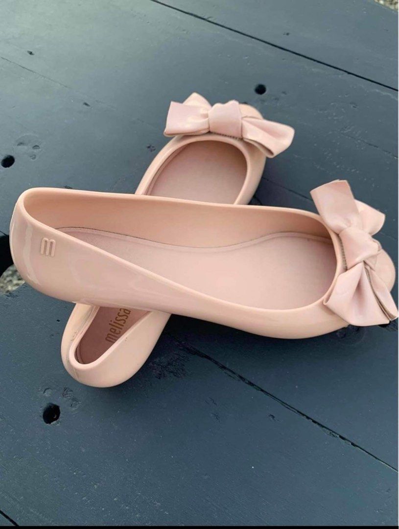 Melissa Shoes Preloved (Category: Flats & Sandals) located in Marikina City. Submitted by omariecor (Listing ID 1266497060, Image 1). Description: Selling my original preloved owned melissa shoes. Size 38. Sweet bubble gum scented remain. No box. .