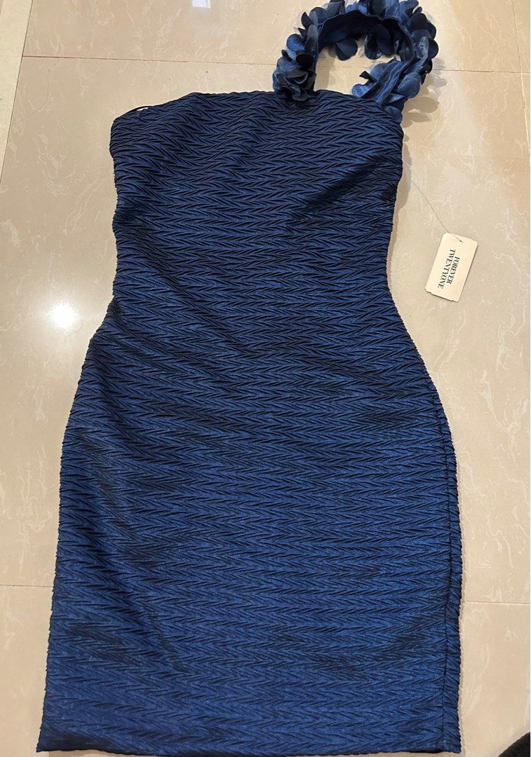 Metallic navy blue party dress (Category: Dresses) located in Paranaque City. Submitted by mayegal (Listing ID 1266518519, Image 1). Description: Never worn. Still with tag. Length: 32inches MOP: Gcash Shipping: Gogo express.