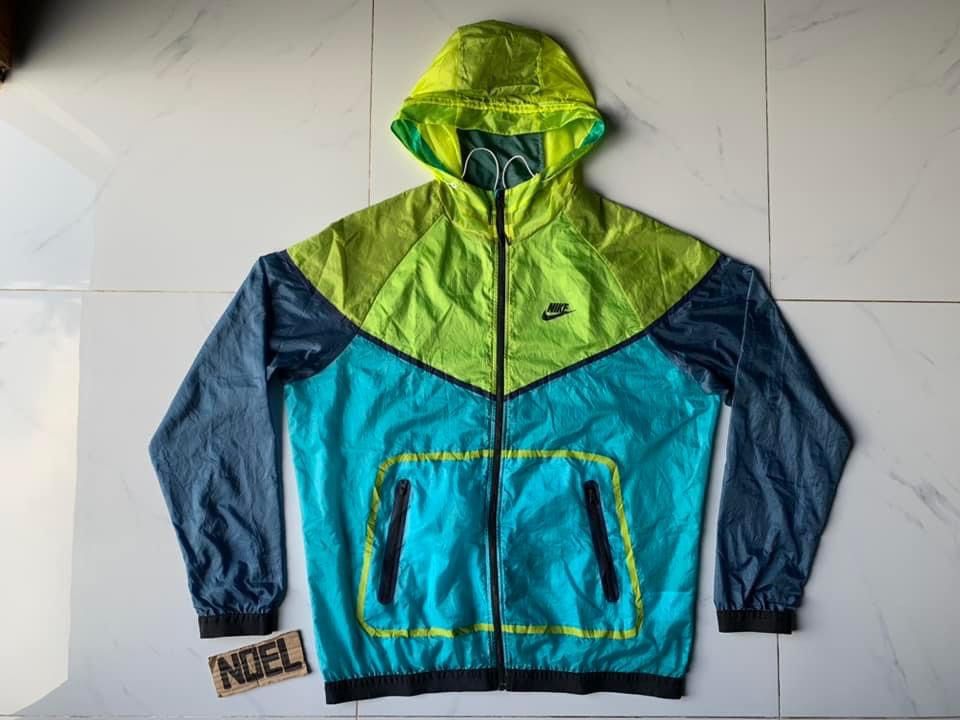 NIKE MENS HYPERFUSE WINDRUNNER JACKET Men s Fashion Coats