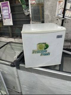 Mini fridge/peti aise