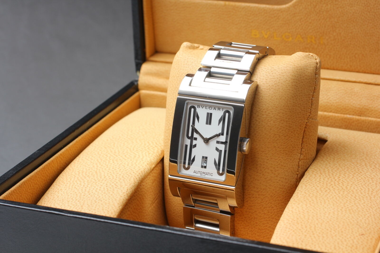 Near MINT BVLGARI Rettangolo RT 45 S Men s Automatic Watch White Well Used Luxury Watches on Carousell
