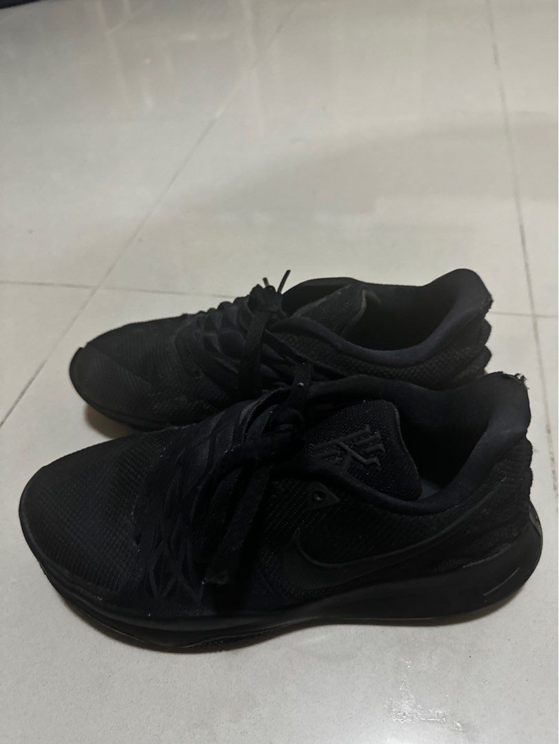 kyrie low 1 triple black