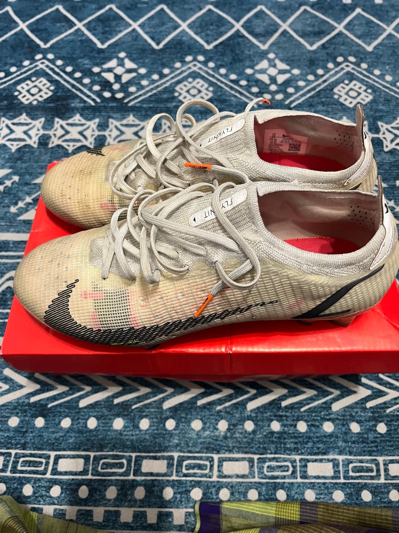 flyknit football boots