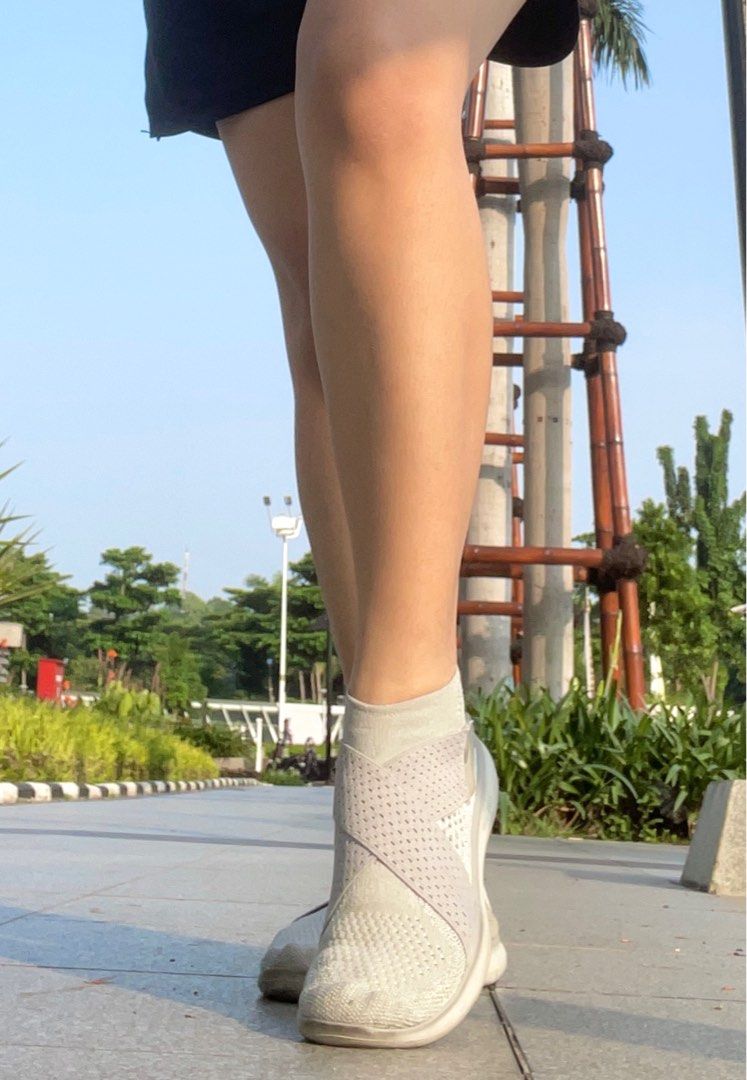 Nike rn flyknit velcro Fesyen Wanita Sepatu di Carousell